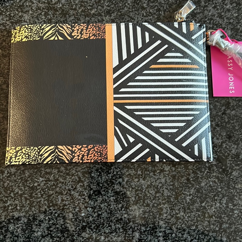 Sassy Jones (NWT)  Zanzibar Clutch (zipper, inside pouch & zipper)